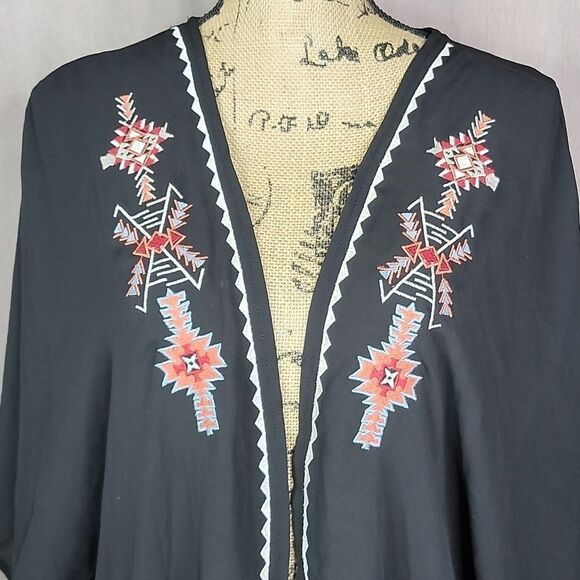 GB Aztec Embroidered Black Cape Large - Picture 2 of 7